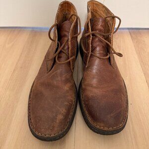 Men's Born Chukka Boot.  Size 10.